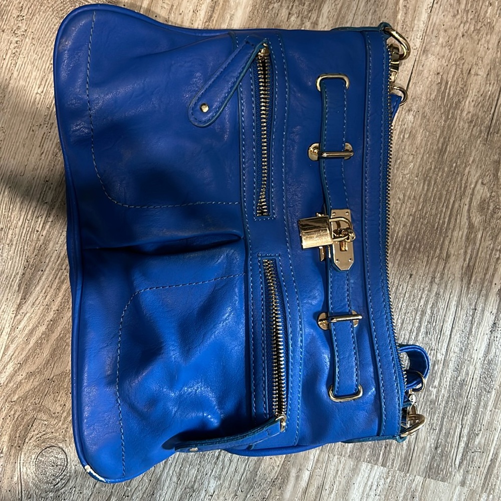 Blue adjustable shoulder purse